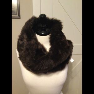 Lord & Taylor Collection 18 faux fur scarf/muffler